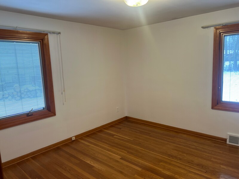 Building Photo - 6564 Oakwood Dr