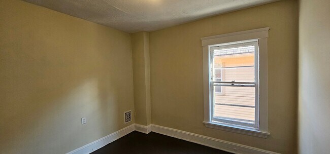 Building Photo - 1280-1280 Marlowe Ave