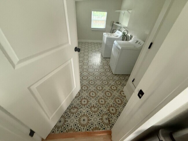 Building Photo - Lovely Denver Heights 3 Bed Home