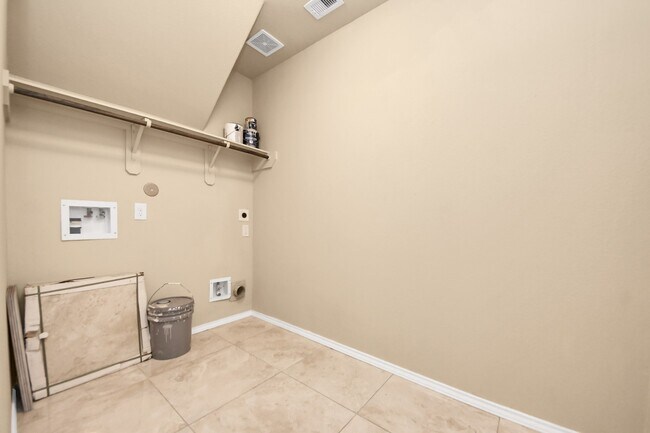 Building Photo - 2043 Naplechase Crest Dr