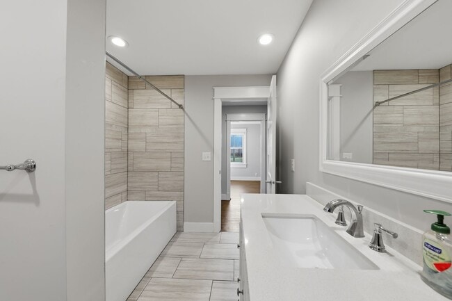 Building Photo - Large Ranch on Cul-de-sac