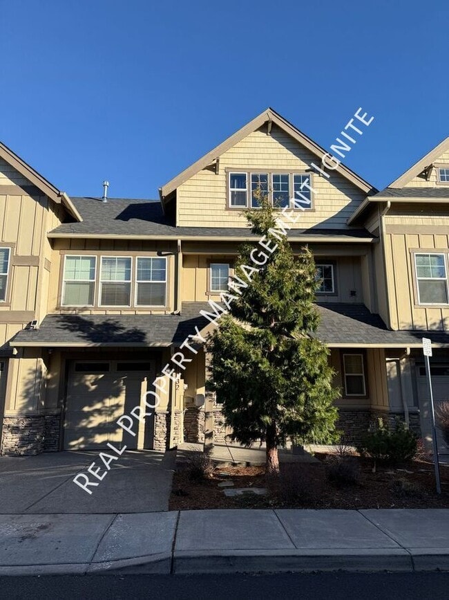 Building Photo - 1032 SE Leonel Ln