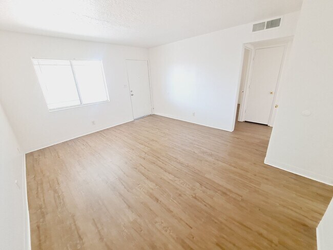 Building Photo - 3618 Lafayette Dr NE