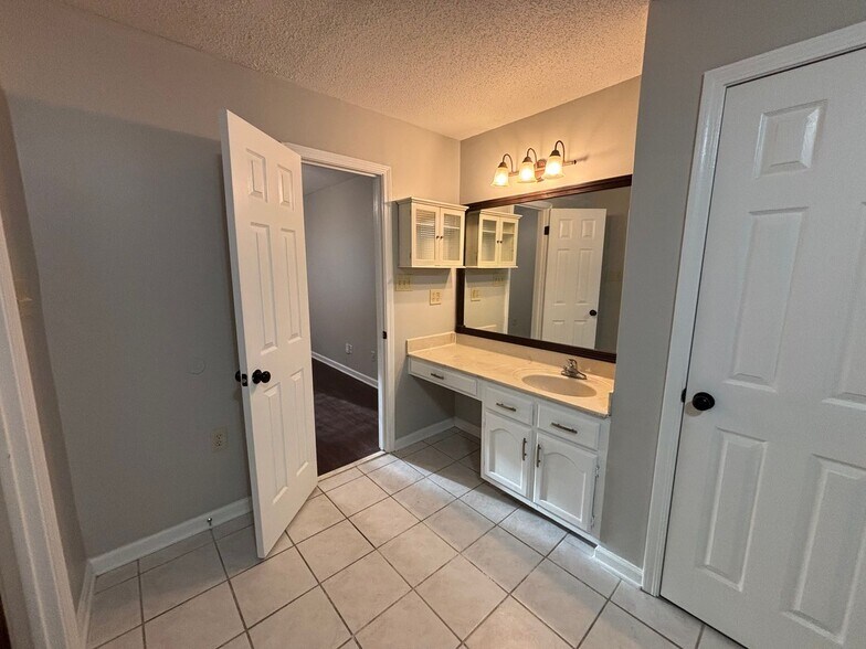 Building Photo - 2532 Baxter Cove