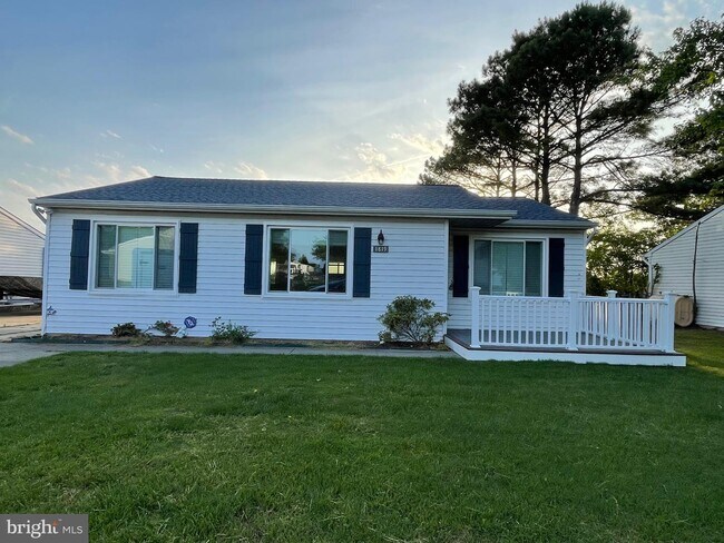 Primary Photo - 1819 Sherman Dr