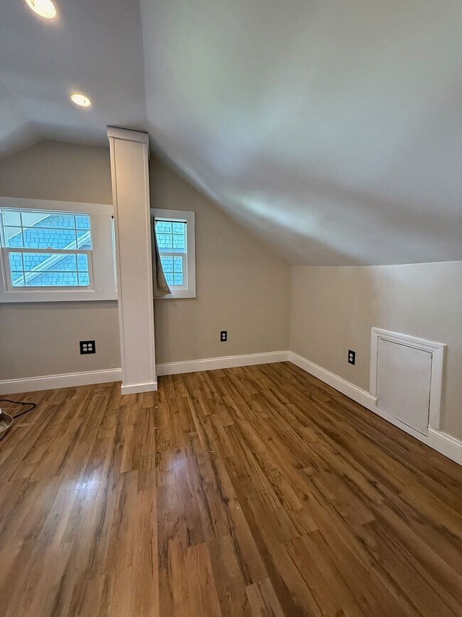 Building Photo - Remodeled 3 Bed 2 Bath Spokane Home w/ Large Fully-Fenced Yard + Huge Chicken Coop/Run & Garden!