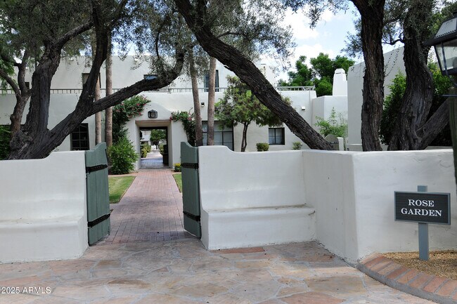 Building Photo - 5101 N Casa Blanca Dr