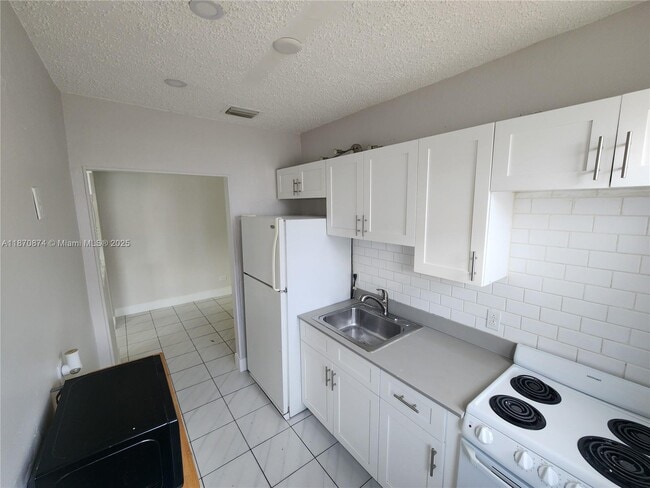 Building Photo - 511 NW 34th Ave