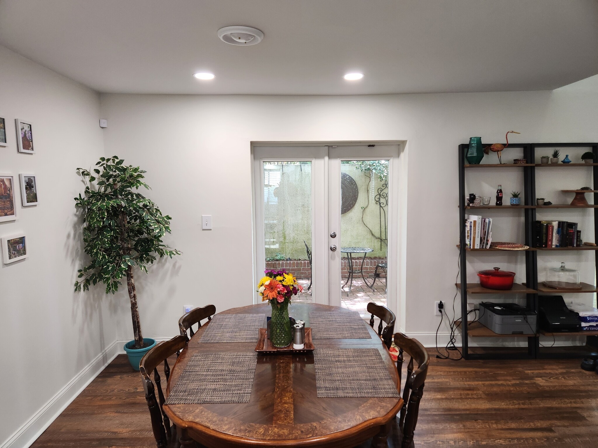 Kitchen / courtyard - 1333 S Ponce de Leon Ave NE