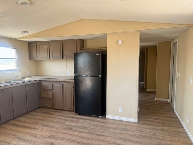 Building Photo - 327 Lewis Dr