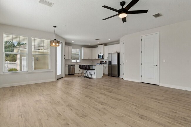 Building Photo - 205 Daydream Ave