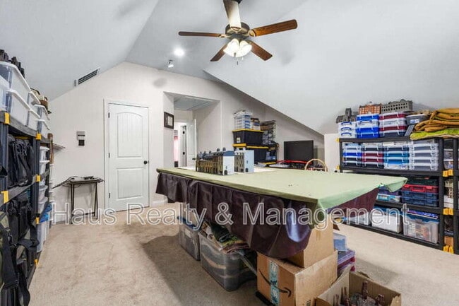 Building Photo - 752 Cavalier Dr
