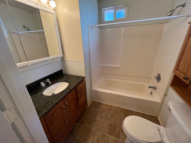 Building Photo - Great Student Housing.  3bd (Has been converted to 4 bedroom in past) 3bath house a block and a h...