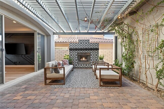 Building Photo - 258 Castellari Dr