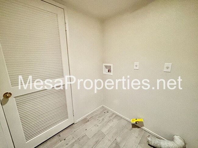 Building Photo - 12914 Tiburon Dr