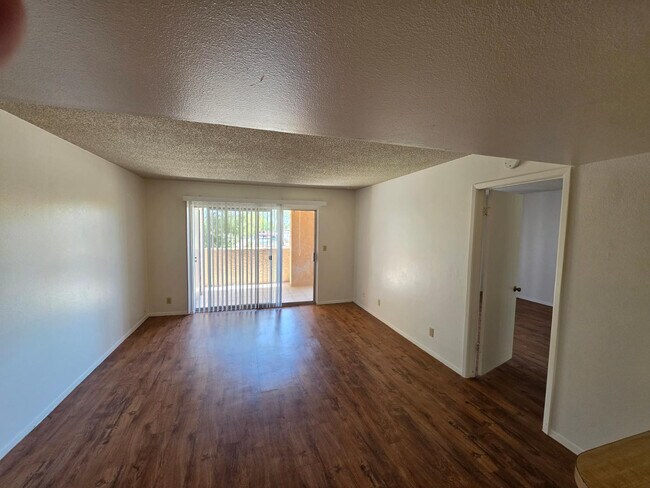 Building Photo - 540 N May