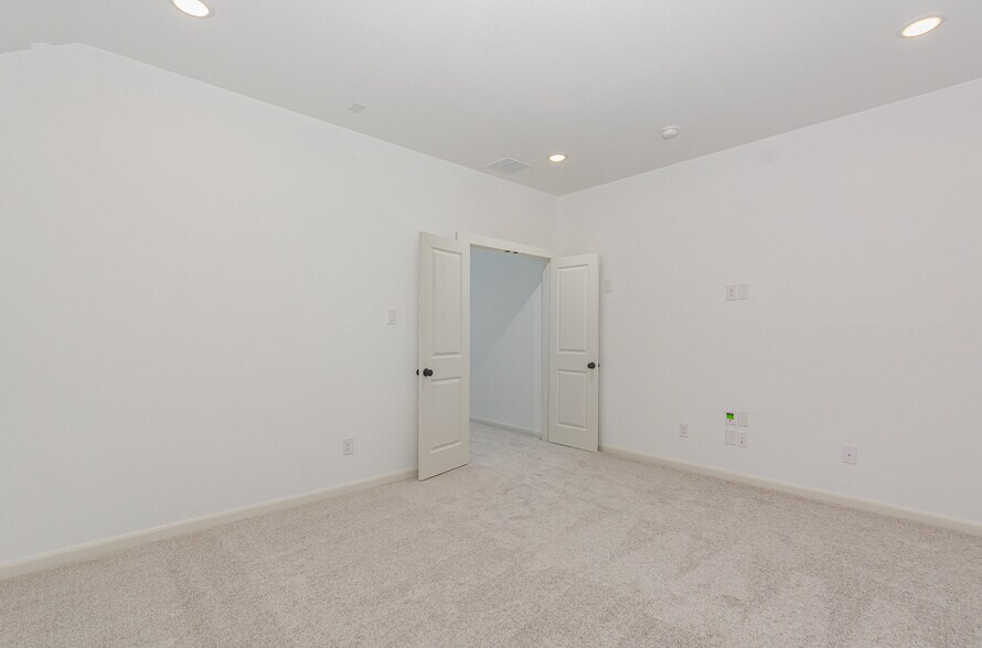 Building Photo - 9558 Hedge St