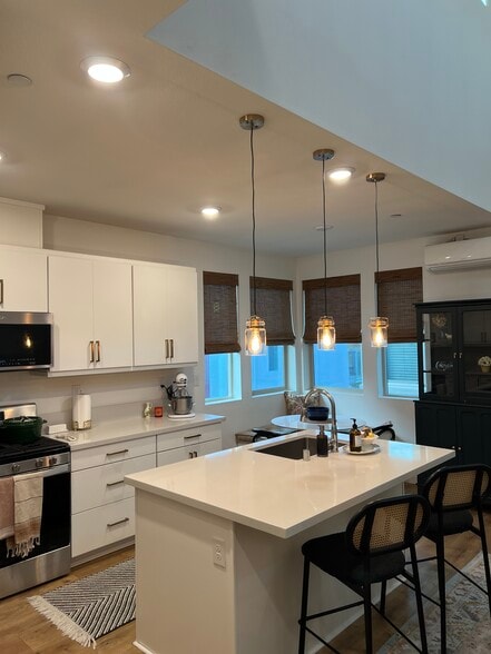 Building Photo - 180 Box Ln