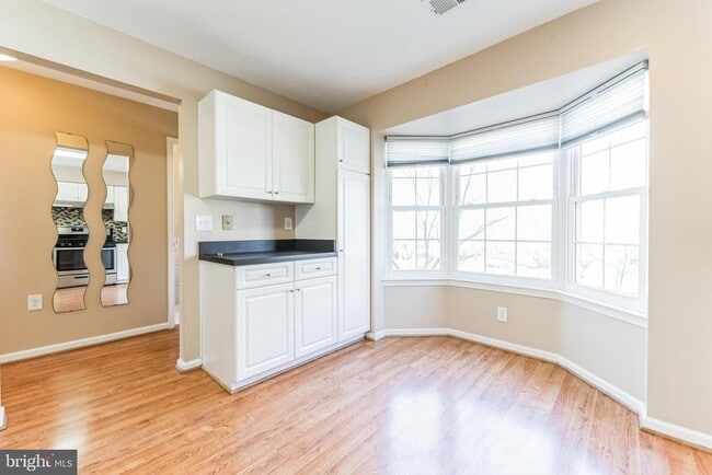 Building Photo - 1903 Pawlet Dr