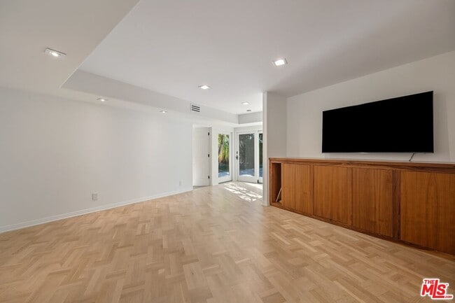 Building Photo - 1708 Clear View Dr