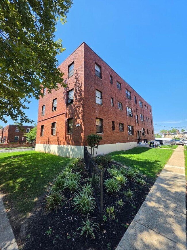 Interior Photo - 136 KENILWORTH AVE NE