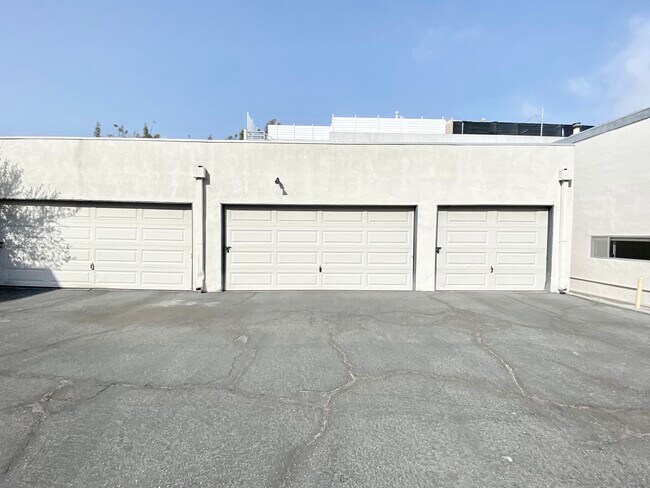 garage - 517 Pier Ave