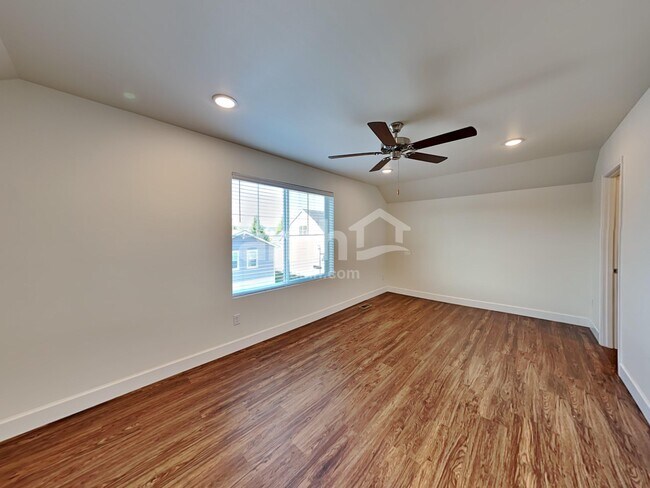 Building Photo - 33047 Lookout Ln