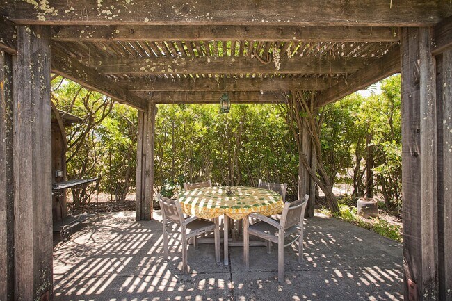 Building Photo - 430 Pratt Ave