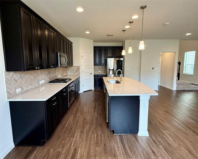Building Photo - 14004 Hedera Dr