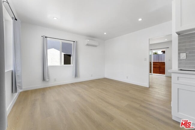 Building Photo - 19433 Valerio St