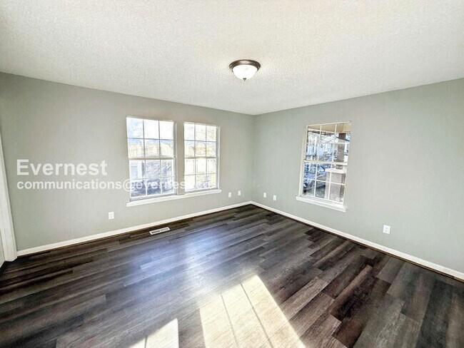 Building Photo - Limited Time Special Offer - Split your security deposit payment. 3 Bed/1 Bath Home with Fenced Y...