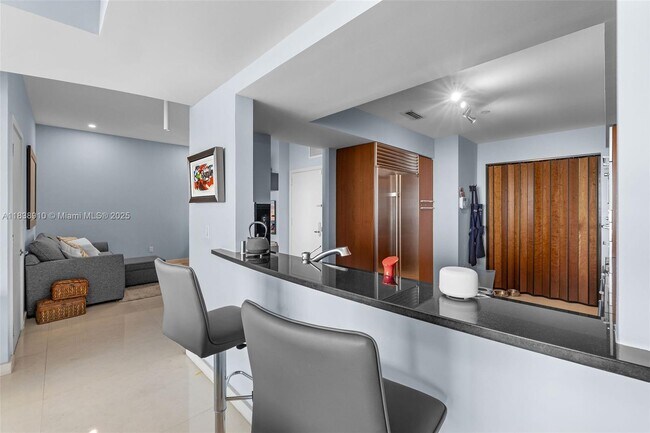 Building Photo - 1331 Brickell Bay Dr