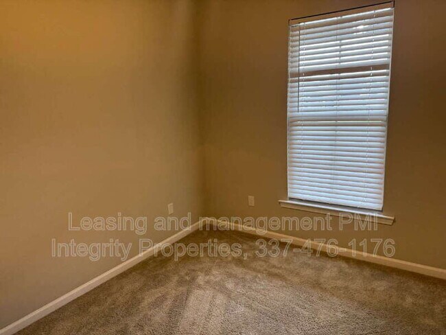 Building Photo - 201 St Caillin St