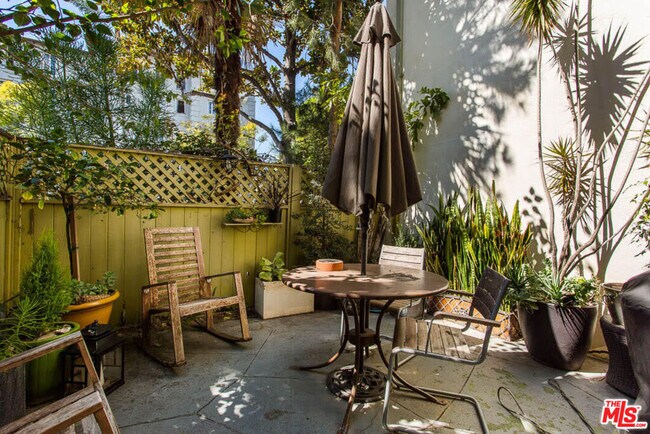 Building Photo - 1204 N Crescent Heights Blvd