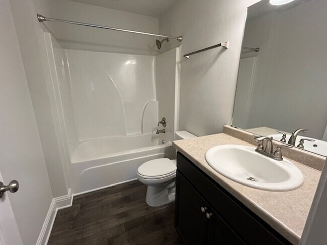 Building Photo - Renovated 4 Bedroom 2 Bath Home for Rent!