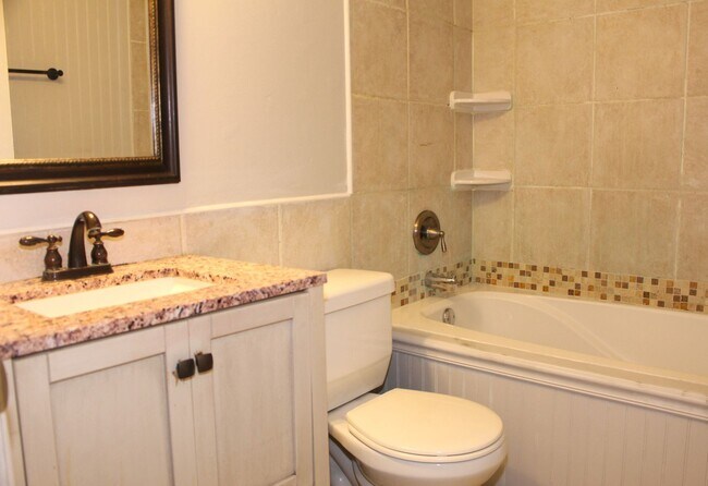 Building Photo - Lovely Condo for rent