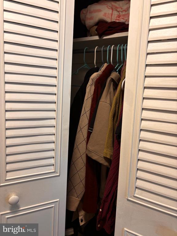 Building Photo - 2 Canterbury Square