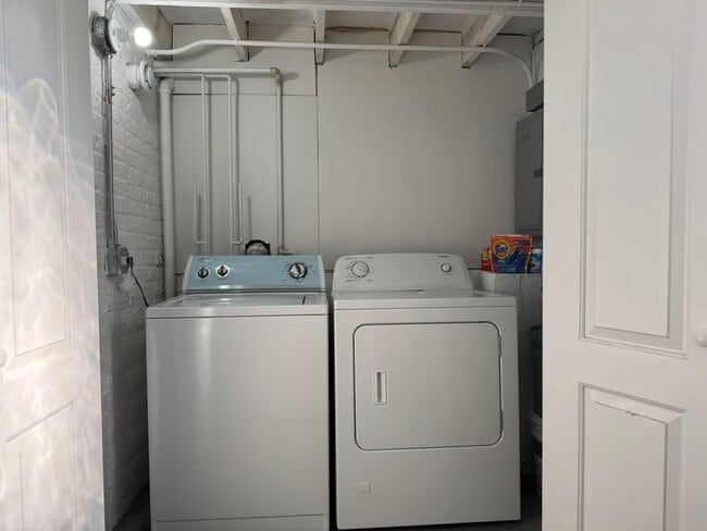 Building Photo - 3834 N Hermitage Ave