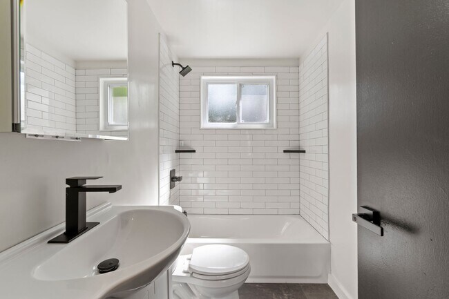 Building Photo - READY NOW!! FULLY RENOVATED 3 Bedroom in PENN HILLS