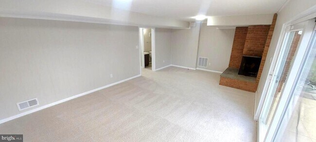 Building Photo - 9820 Inglemere Dr