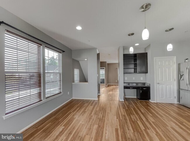 Building Photo - 45571 Catalina Ln