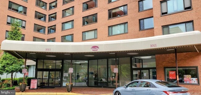 Building Photo - 1011 Arlington Blvd