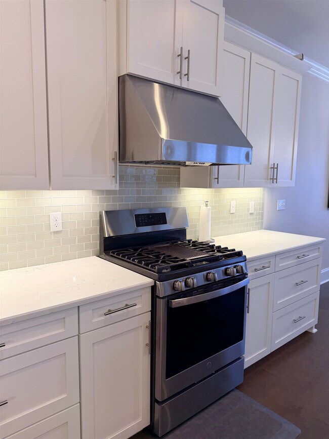 Building Photo - 5742 Vlg Rdg Ln