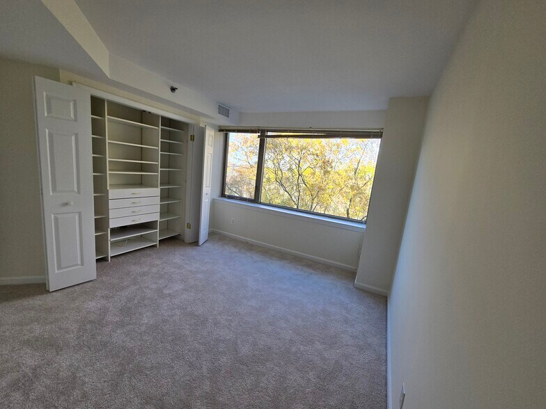 2nd Bedroom View and closet - 5450 Whitley Park Ter