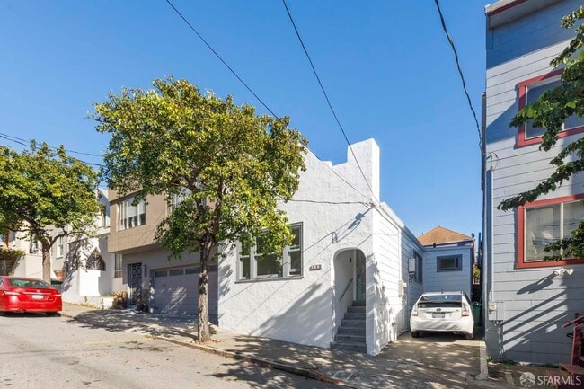 Building Photo - 449 Gates St