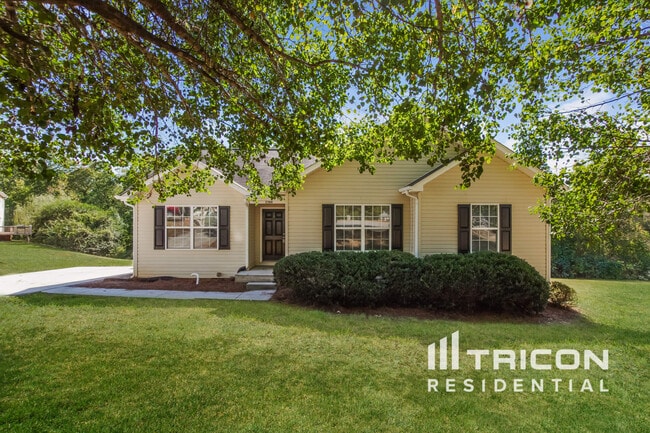 Building Photo - 2309 Saluda Dr