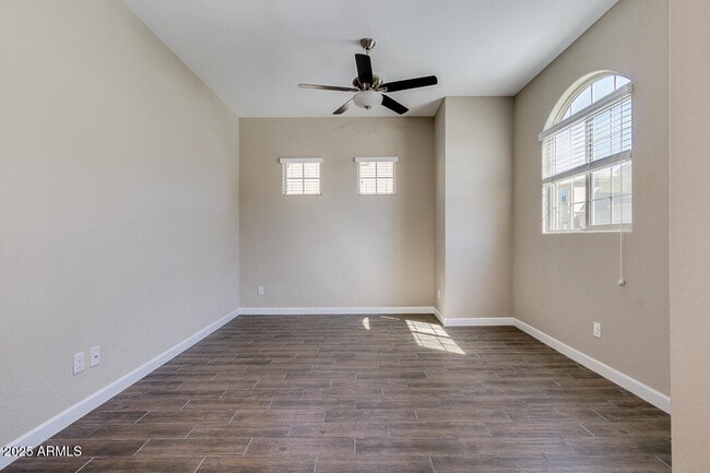 Building Photo - 1367 S Country Club Dr