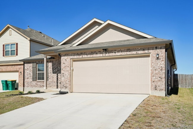 Building Photo - Beautiful 3 - Bedroom One Story Home in Vista Ridge Community
