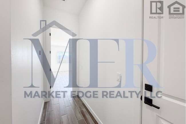 Building Photo - 3Bed/2.5Bath Home in Rio Verde/4 Car Garage! Ready for Immediate Move-In!