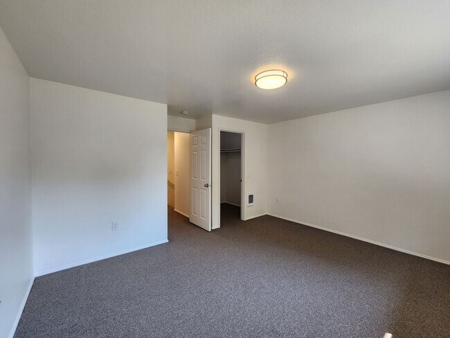 Building Photo - 651 North St